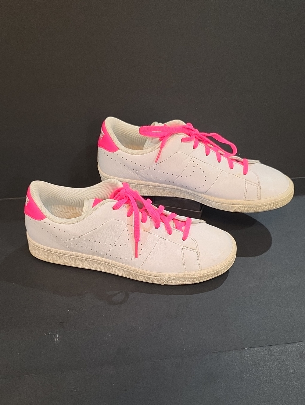 Nike GS White Shoes with Hot Pink Laces and Heel - Women's Tennis Style Size 7.5